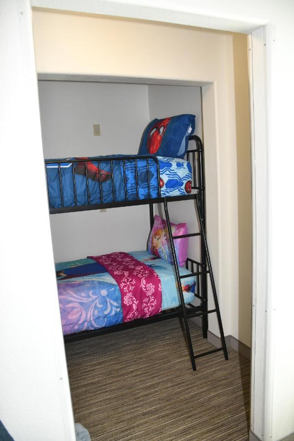 Holiday Inn Express Hotel & Suites Evanston By Ihg Bagian luar foto