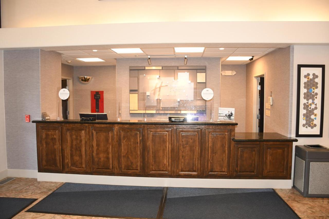 Holiday Inn Express Hotel & Suites Evanston By Ihg Bagian luar foto