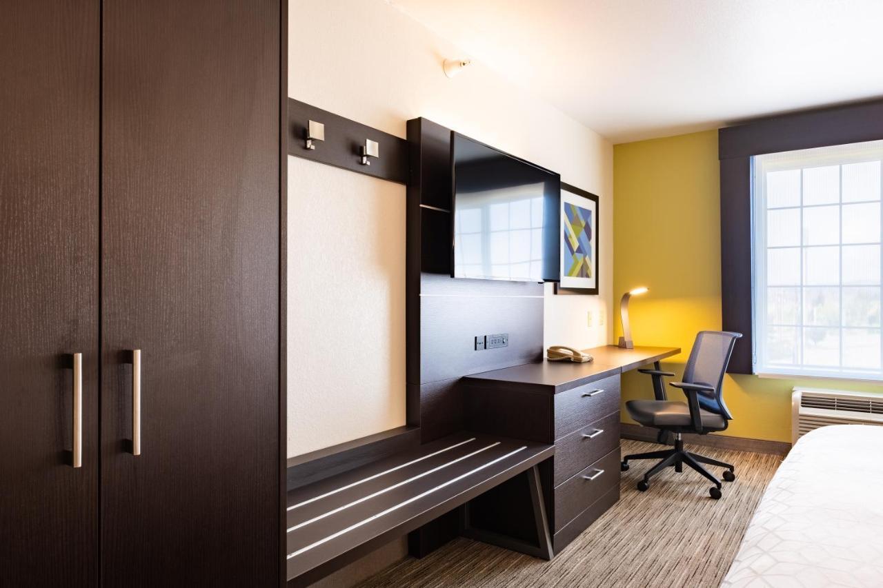 Holiday Inn Express Hotel & Suites Evanston By Ihg Bagian luar foto