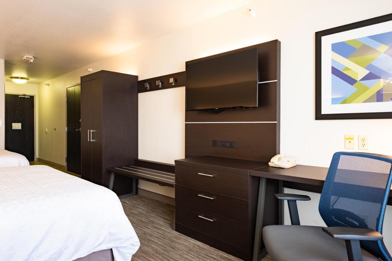 Holiday Inn Express Hotel & Suites Evanston By Ihg Bagian luar foto