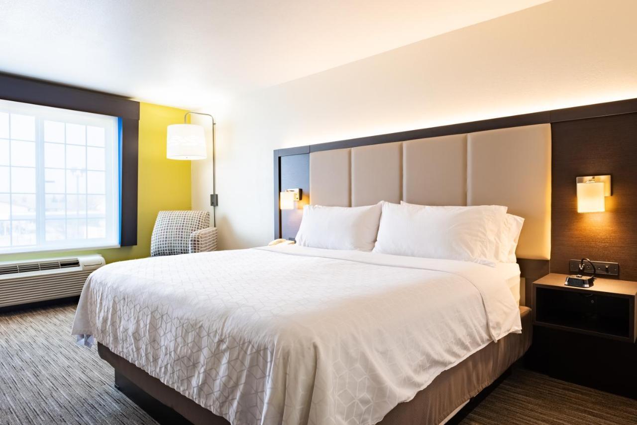 Holiday Inn Express Hotel & Suites Evanston By Ihg Bagian luar foto