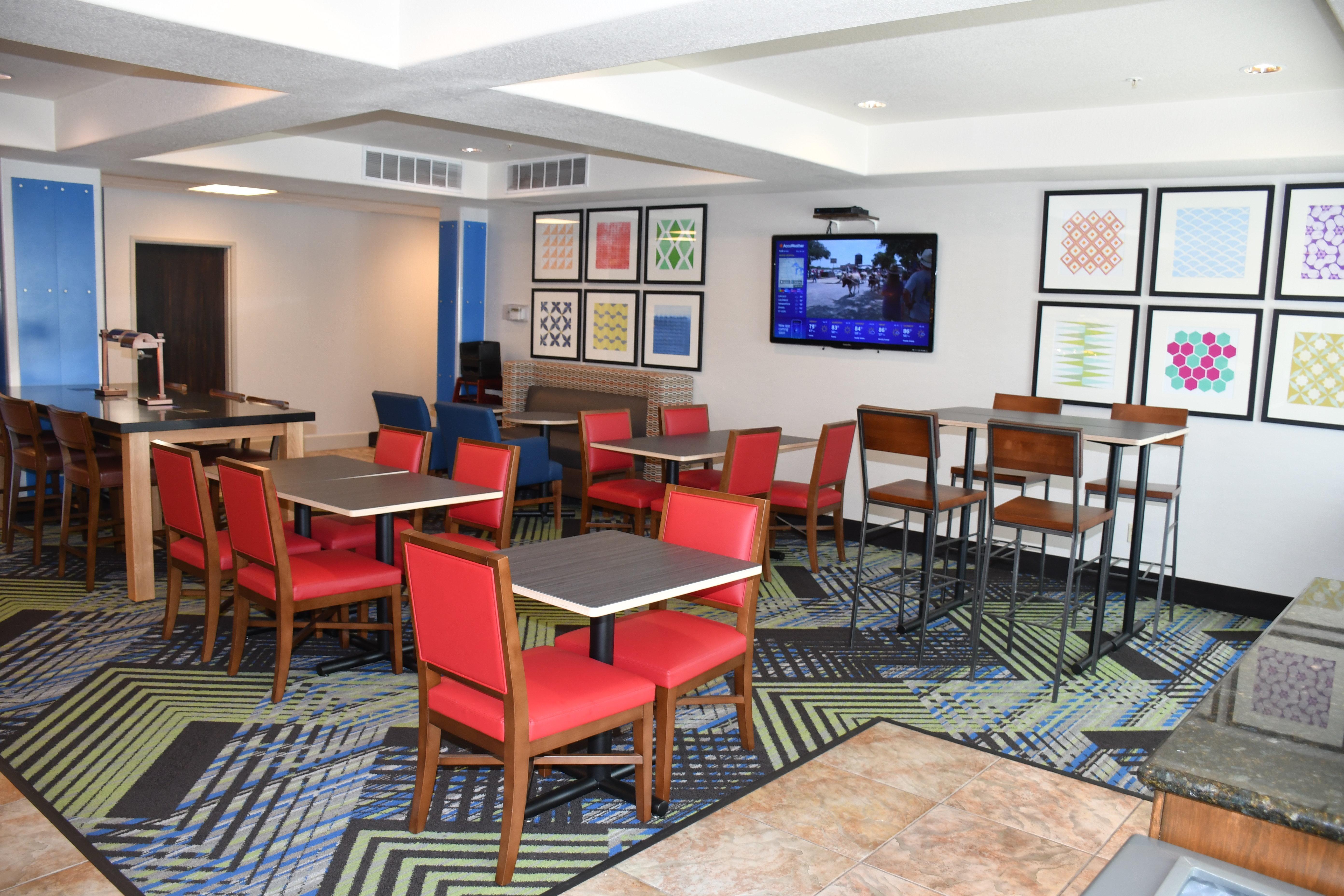 Holiday Inn Express Hotel & Suites Evanston By Ihg Bagian luar foto