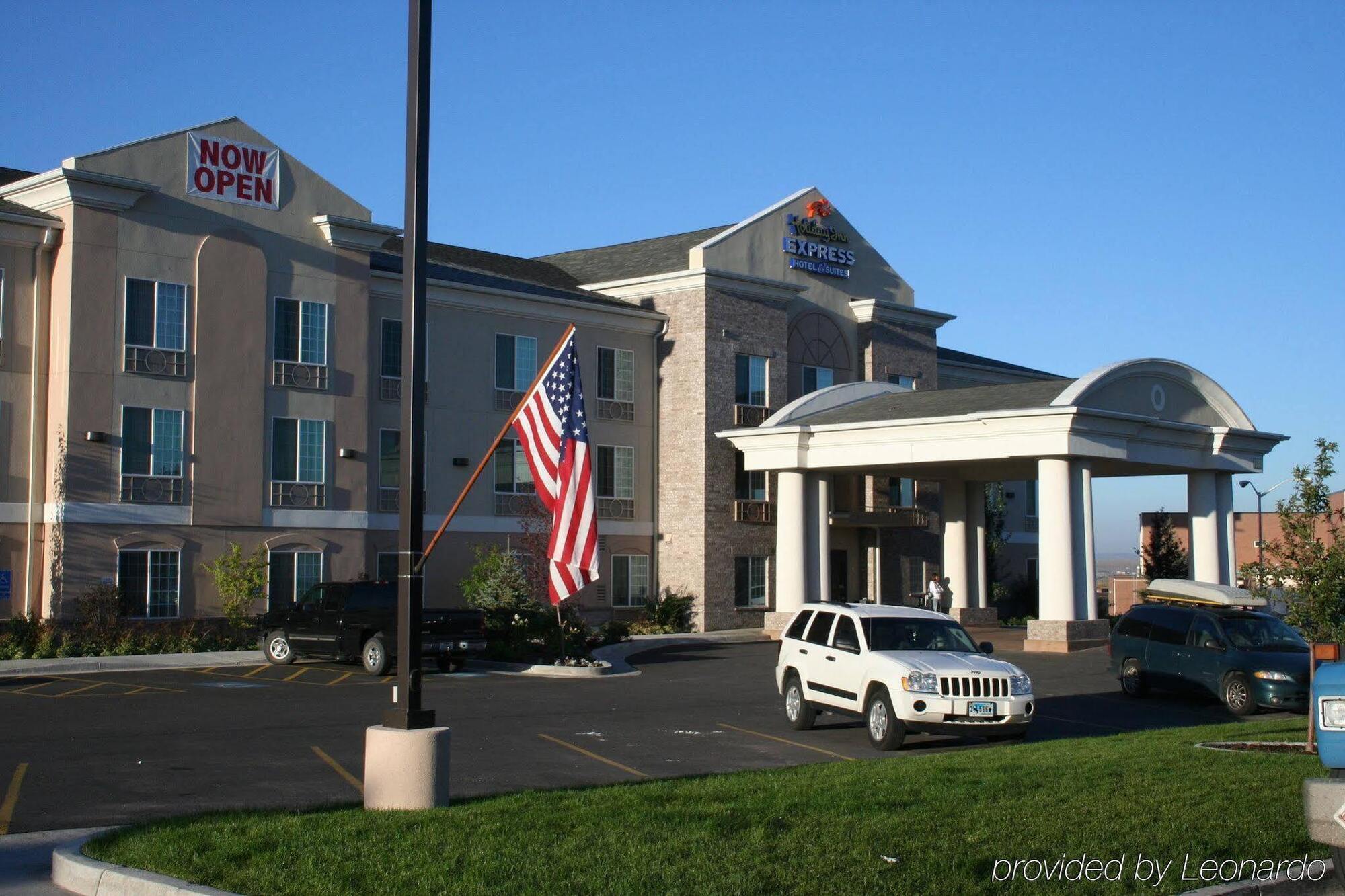 Holiday Inn Express Hotel & Suites Evanston By Ihg Bagian luar foto